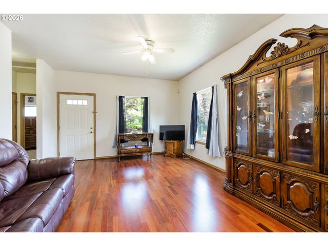 10348 N BARR Ave, Portland, OR 97203