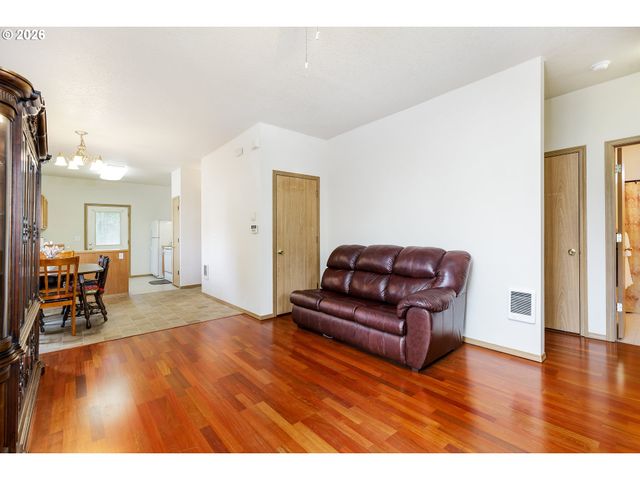 10348 N BARR Ave, Portland, OR 97203