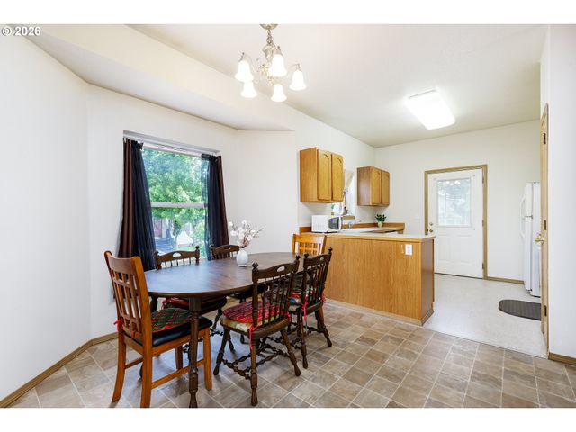 10348 N BARR Ave, Portland, OR 97203