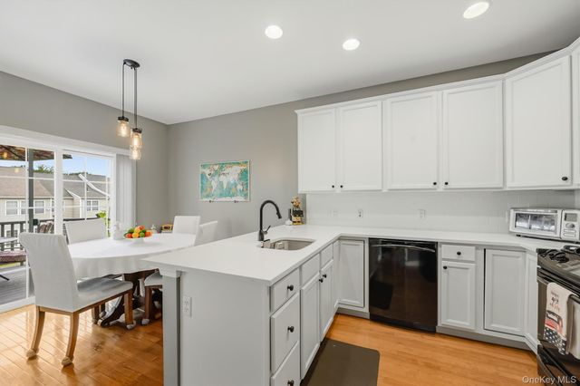 19 Brighton Drive 1702, Newburgh, NY 12550