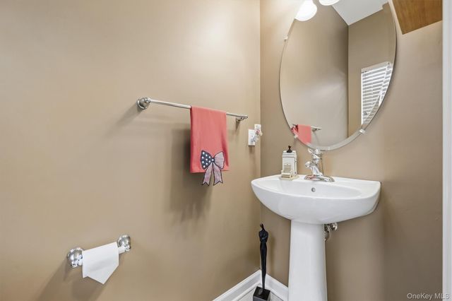 19 Brighton Drive 1702, Newburgh, NY 12550