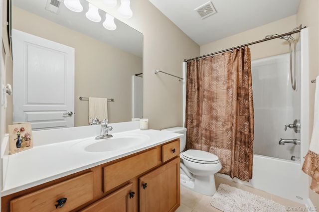19 Brighton Drive 1702, Newburgh, NY 12550
