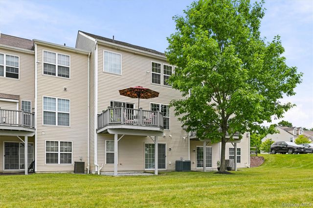 19 Brighton Drive 1702, Newburgh, NY 12550