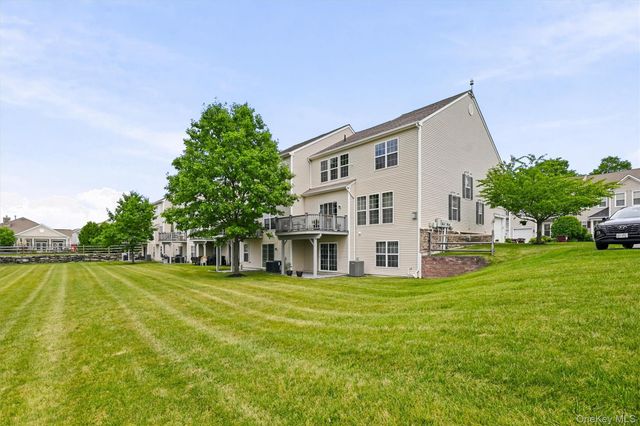 19 Brighton Drive 1702, Newburgh, NY 12550