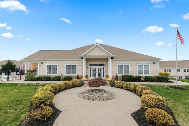 19 Brighton Drive 1702, Newburgh, NY 12550