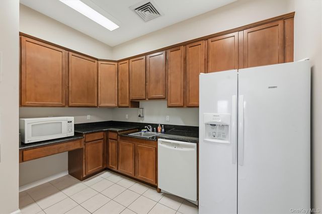 19 Brighton Drive 1702, Newburgh, NY 12550