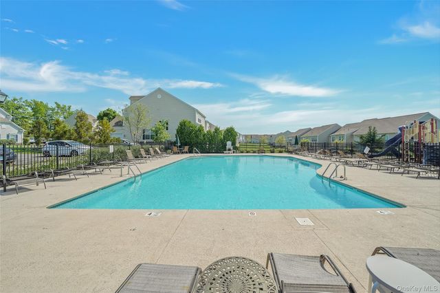 19 Brighton Drive 1702, Newburgh, NY 12550
