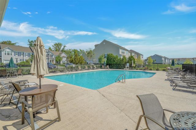 19 Brighton Drive 1702, Newburgh, NY 12550