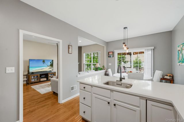 19 Brighton Drive 1702, Newburgh, NY 12550
