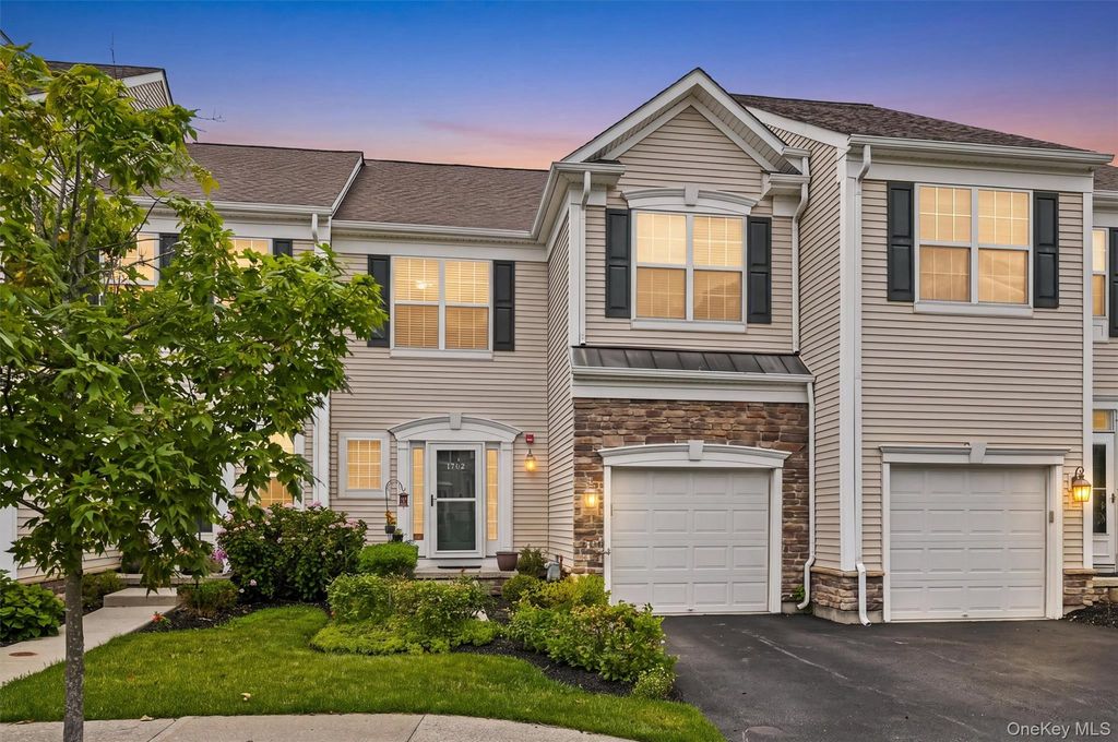 19 Brighton Drive 1702, Newburgh, NY 12550