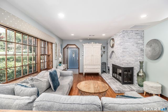 6 Brookdale Lane, Brookfield, CT 06804