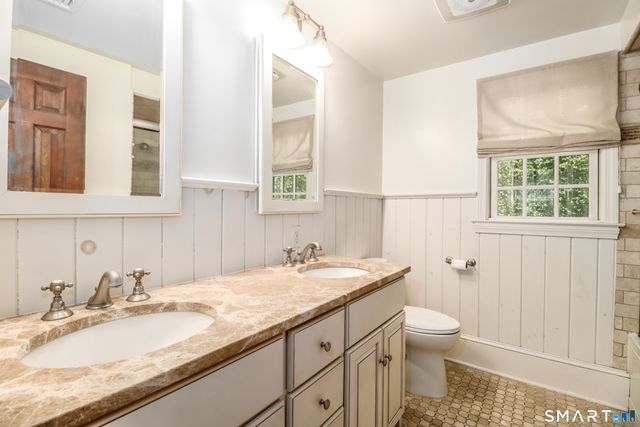 6 Brookdale Lane, Brookfield, CT 06804