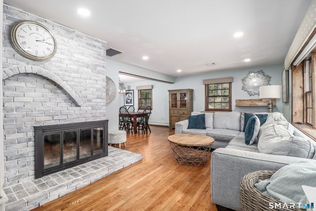 6 Brookdale Lane, Brookfield, CT 06804