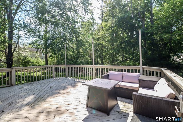 6 Brookdale Lane, Brookfield, CT 06804