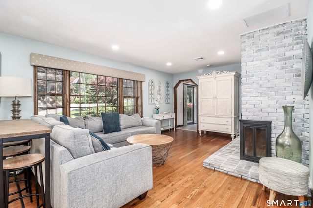 6 Brookdale Lane, Brookfield, CT 06804