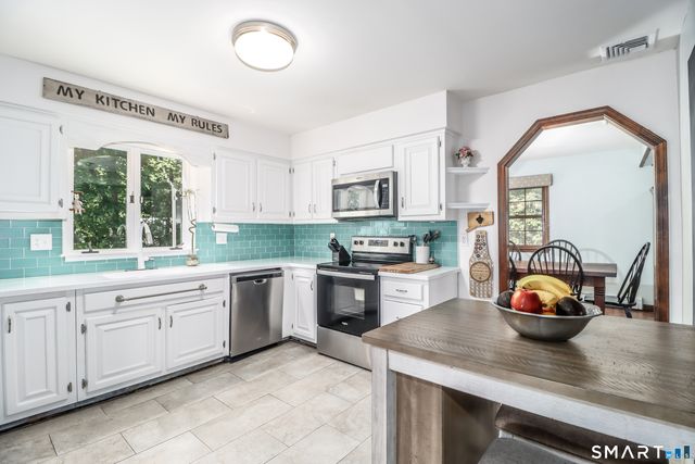 6 Brookdale Lane, Brookfield, CT 06804