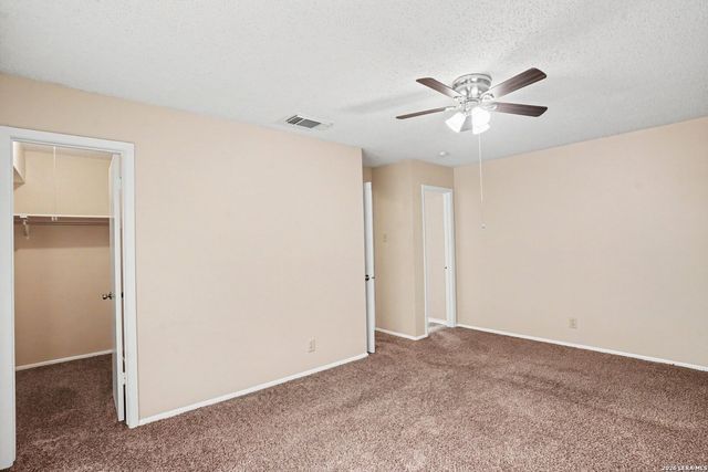 7911 Oval Mdws, San Antonio, TX 78244