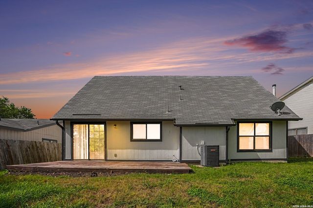 7911 Oval Mdws, San Antonio, TX 78244