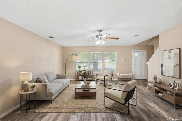 7911 Oval Mdws, San Antonio, TX 78244