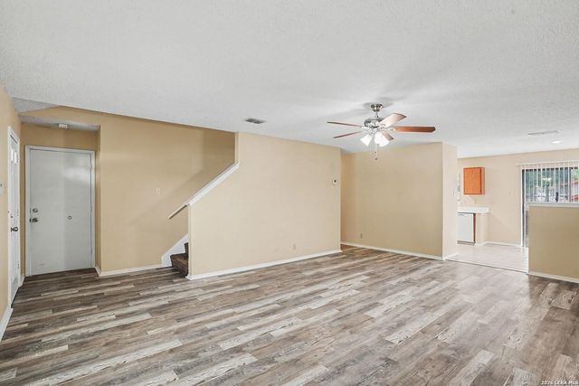7911 Oval Mdws, San Antonio, TX 78244