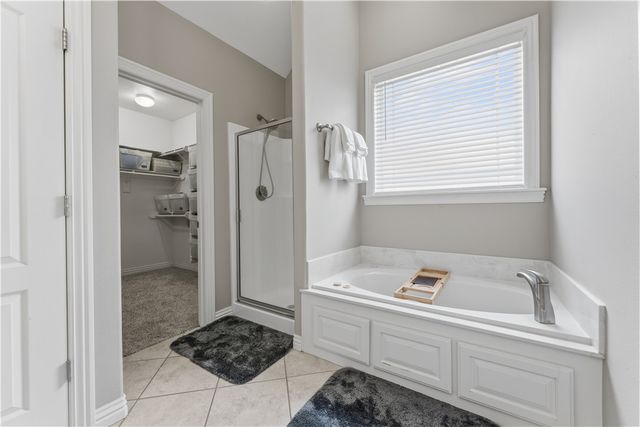 3833 W Edgewater Drive, Fayetteville, AR 72704