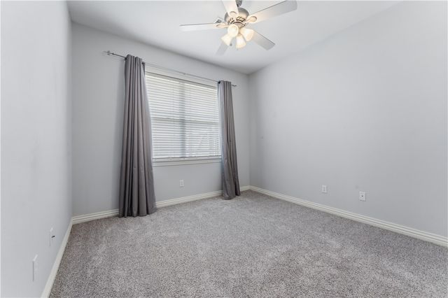 3833 W Edgewater Drive, Fayetteville, AR 72704