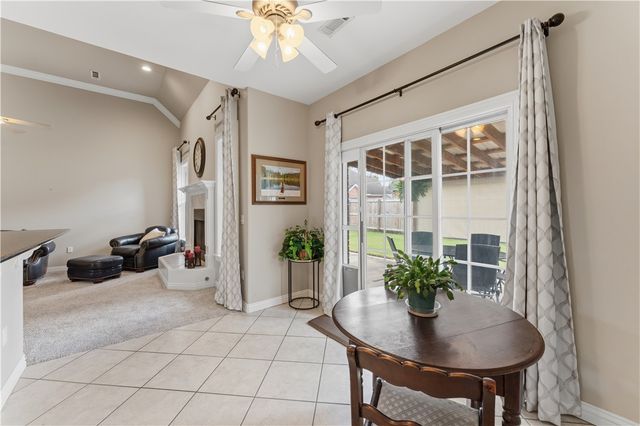 3833 W Edgewater Drive, Fayetteville, AR 72704