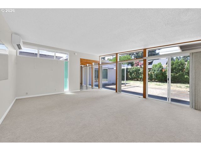 3270 GAME FARM Rd, Springfield, OR 97477