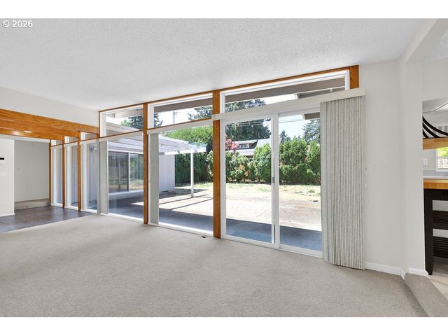 3270 GAME FARM Rd, Springfield, OR 97477