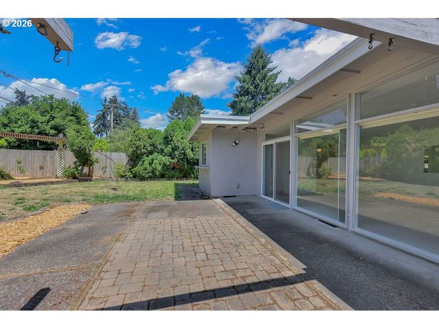 3270 GAME FARM Rd, Springfield, OR 97477
