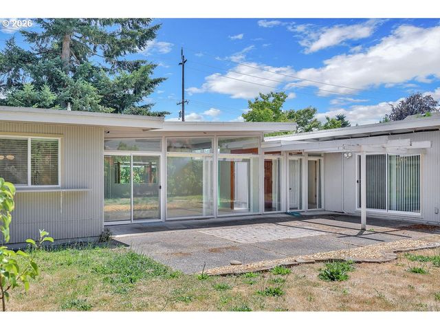 3270 GAME FARM Rd, Springfield, OR 97477