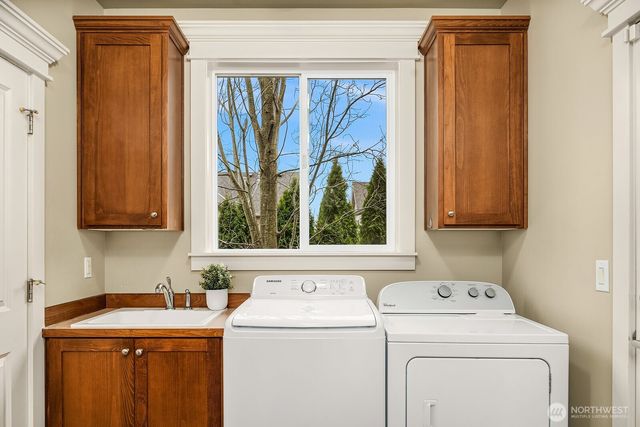 12211 168th Court NE, Redmond, WA 98052