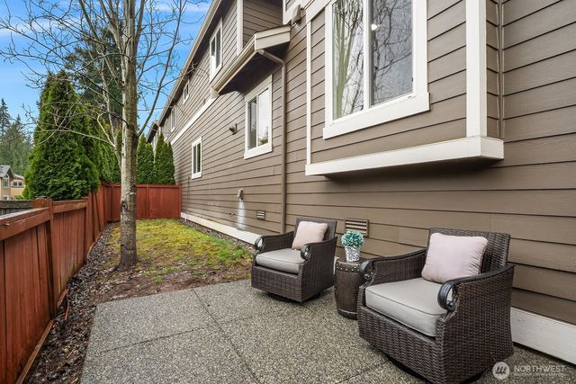 12211 168th Court NE, Redmond, WA 98052