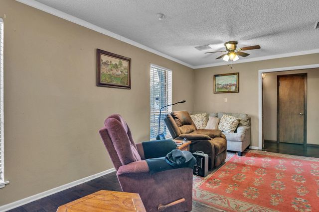 705 Brynmawr Dr, Longview, TX 75604