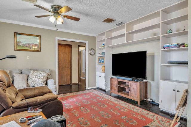 705 Brynmawr Dr, Longview, TX 75604