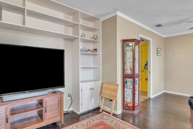 705 Brynmawr Dr, Longview, TX 75604