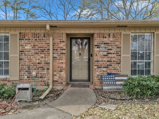 705 Brynmawr Dr, Longview, TX 75604