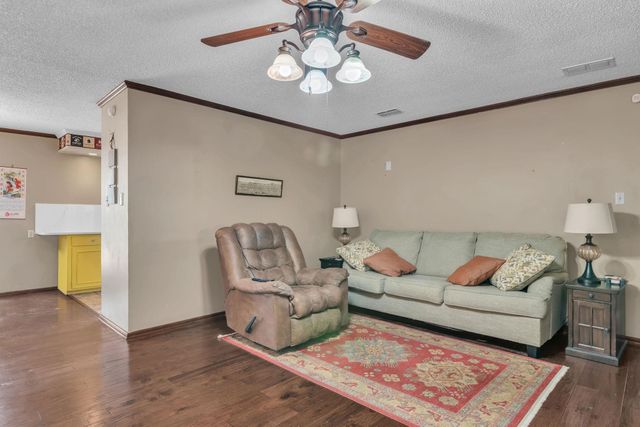 705 Brynmawr Dr, Longview, TX 75604