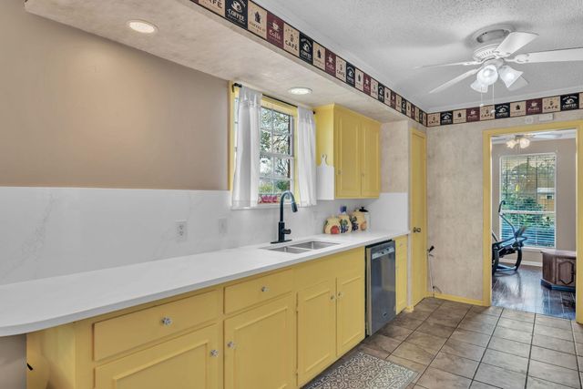 705 Brynmawr Dr, Longview, TX 75604