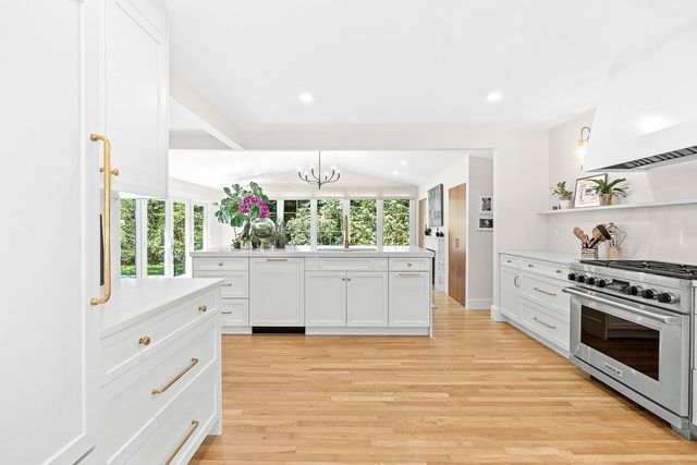 39 Fairbanks Ave, Wellesley, MA 02481