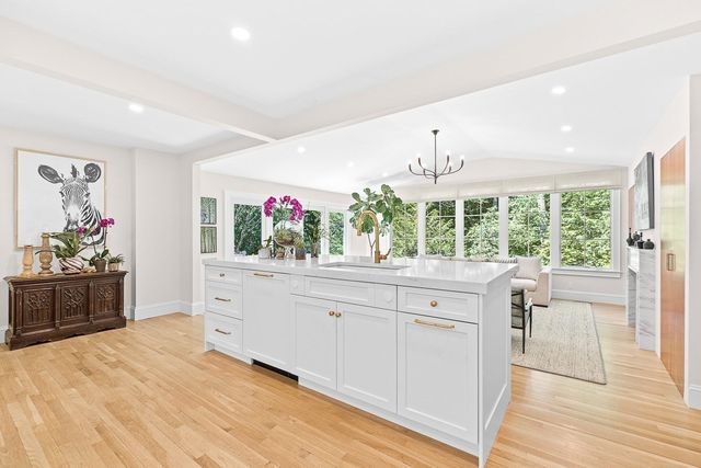 39 Fairbanks Ave, Wellesley, MA 02481