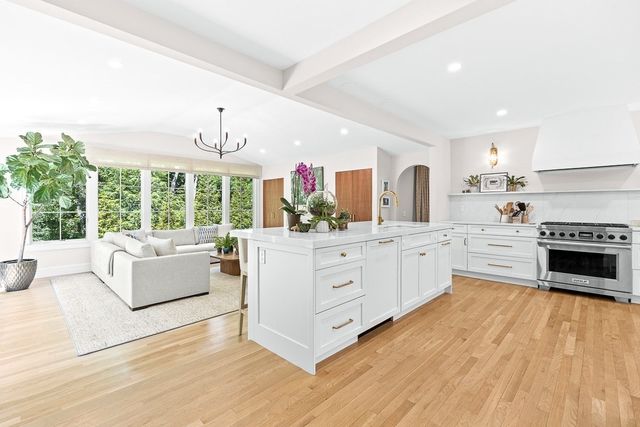 39 Fairbanks Ave, Wellesley, MA 02481