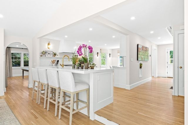 39 Fairbanks Ave, Wellesley, MA 02481