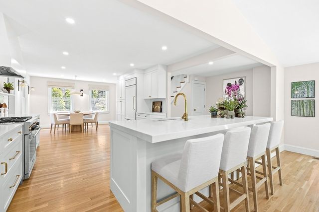 39 Fairbanks Ave, Wellesley, MA 02481