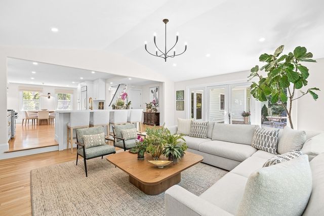 39 Fairbanks Ave, Wellesley, MA 02481