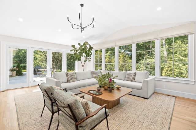 39 Fairbanks Ave, Wellesley, MA 02481