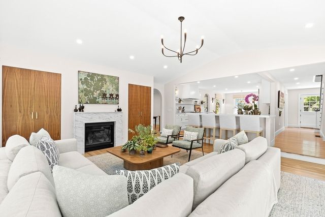 39 Fairbanks Ave, Wellesley, MA 02481