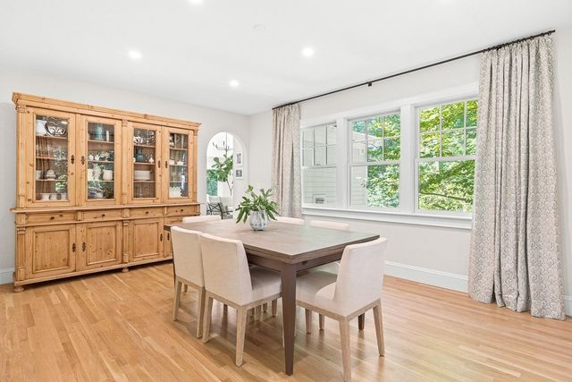 39 Fairbanks Ave, Wellesley, MA 02481