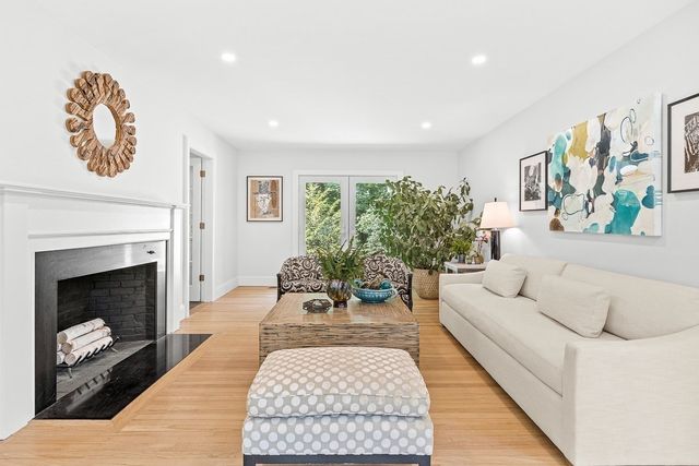 39 Fairbanks Ave, Wellesley, MA 02481