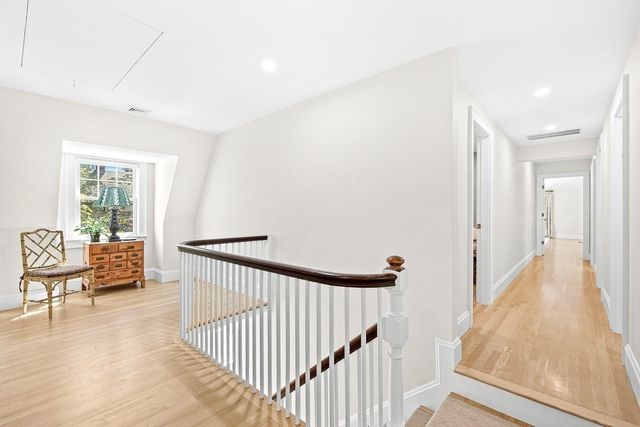 39 Fairbanks Ave, Wellesley, MA 02481